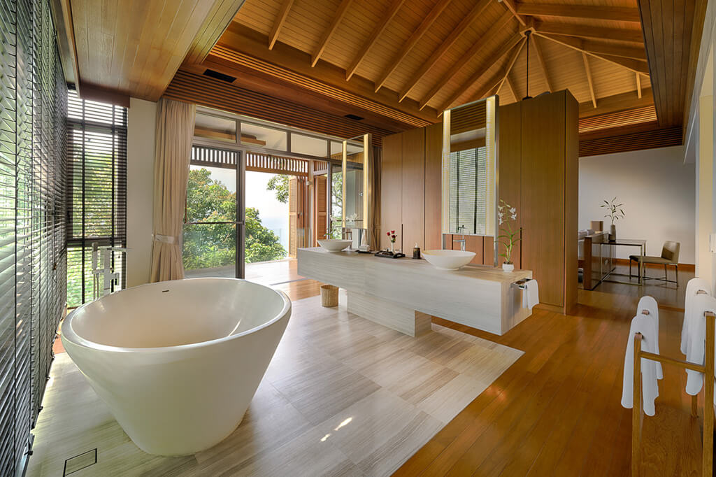 Baan Banyan - Suite Room 2 Bathtub and Vanity