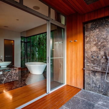 Baan Banyan - Suite Room 4 ensuite and outdoor shower